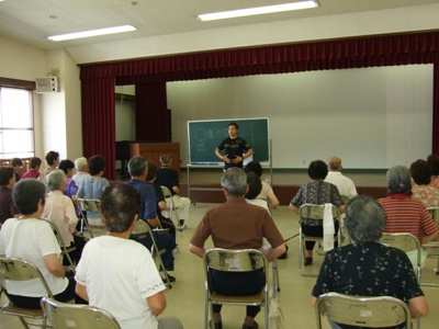 公民館、高齢者教室、市民セミナーなどでの講師。運動指導。
