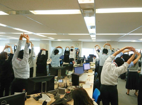 FLAT ONEのサービス・企業、クリニック様向け出張レッスン。健康経営。従業員の離職率低下。ストレス軽減。